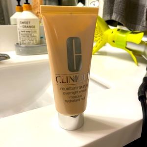 Clinique Moisture Surge Overnight Mask